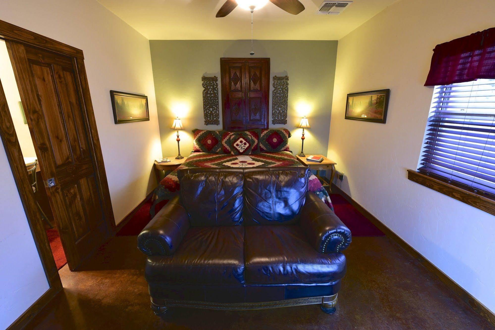 Lazy T Bed And Breakfast Fredericksburg Extérieur photo